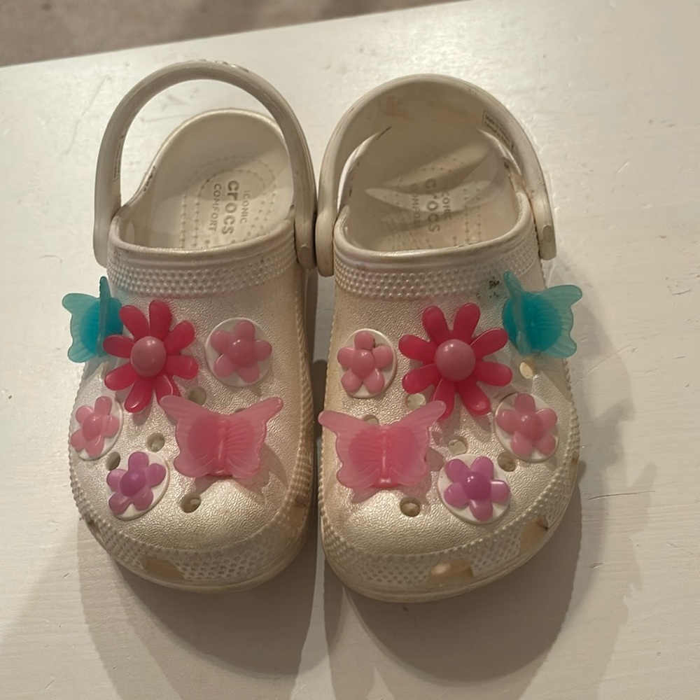 Crocs butterfly clogs